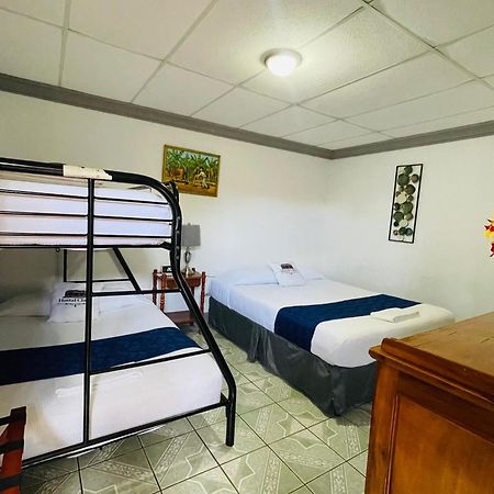 Hostal Clary Leon Bagian luar foto