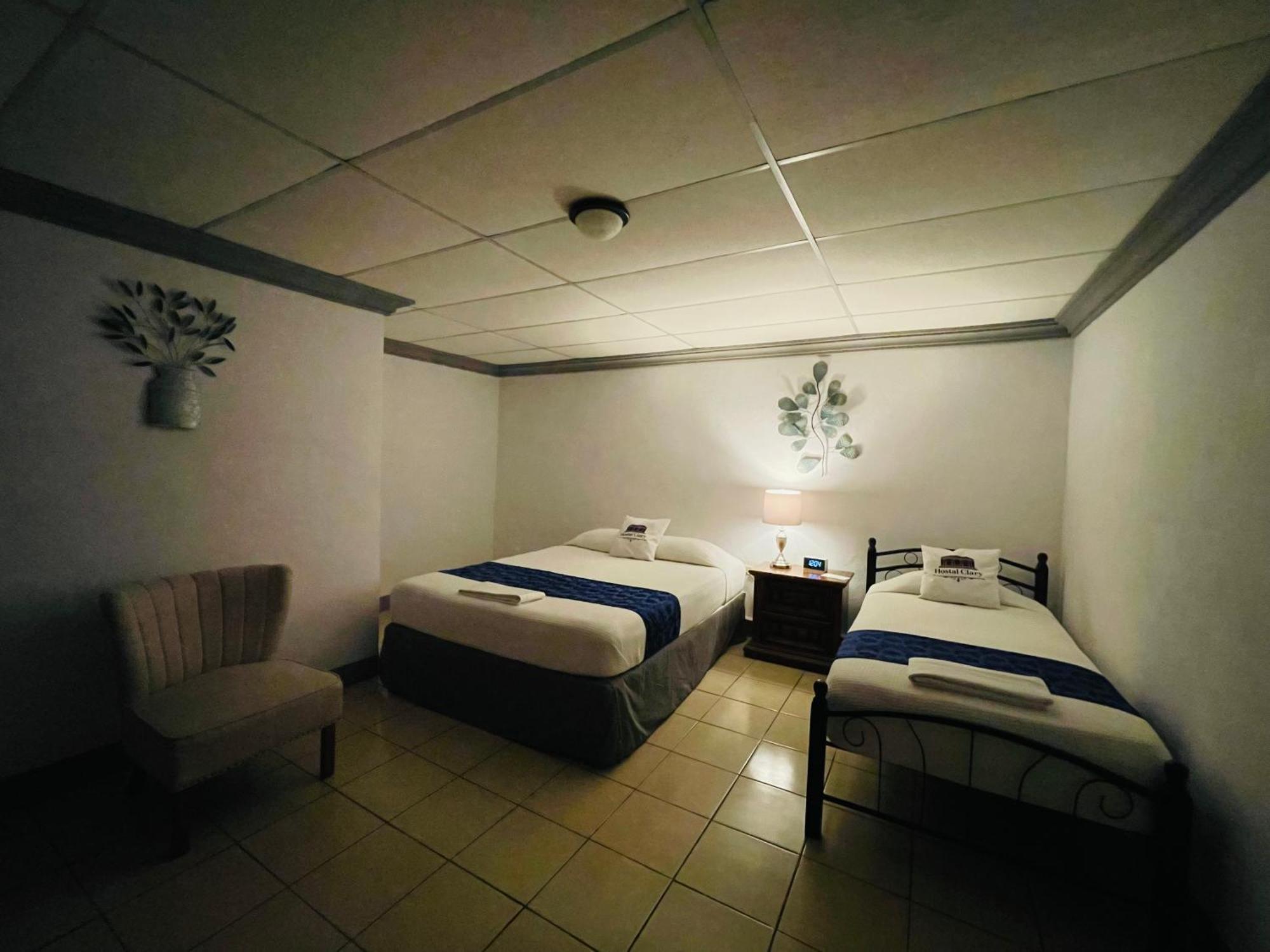 Hostal Clary Leon Bagian luar foto