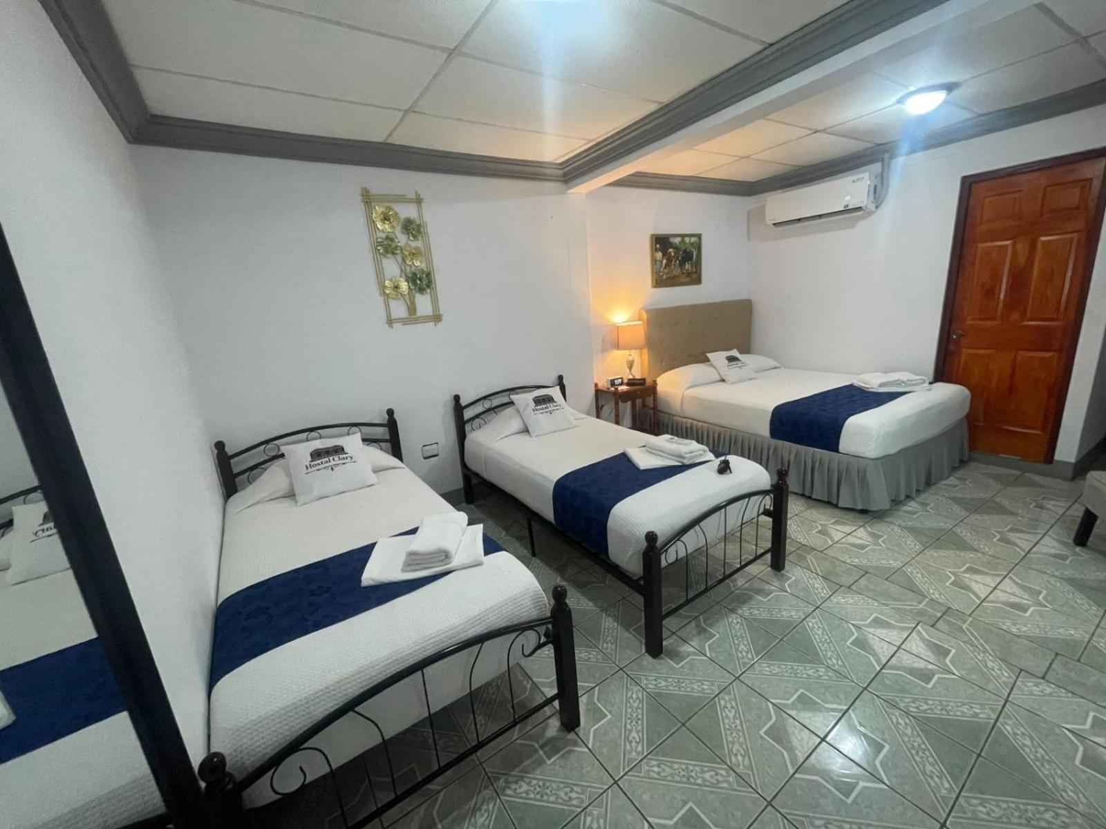 Hostal Clary Leon Bagian luar foto